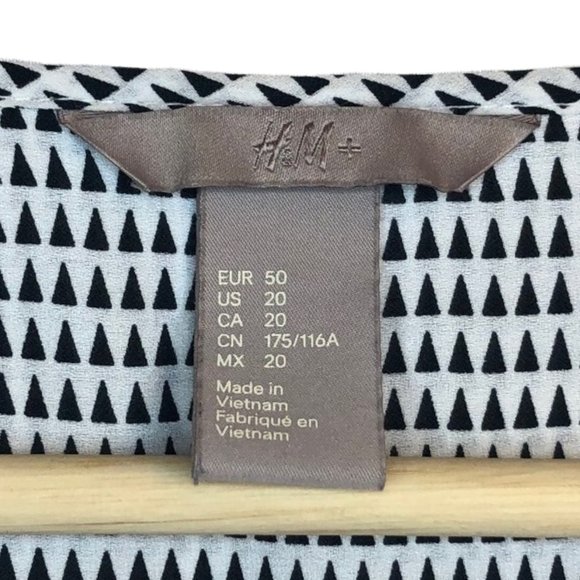 White with Black Triangles Business Casual Tunic Blouse - Sz 20 - Picture 8 of 8